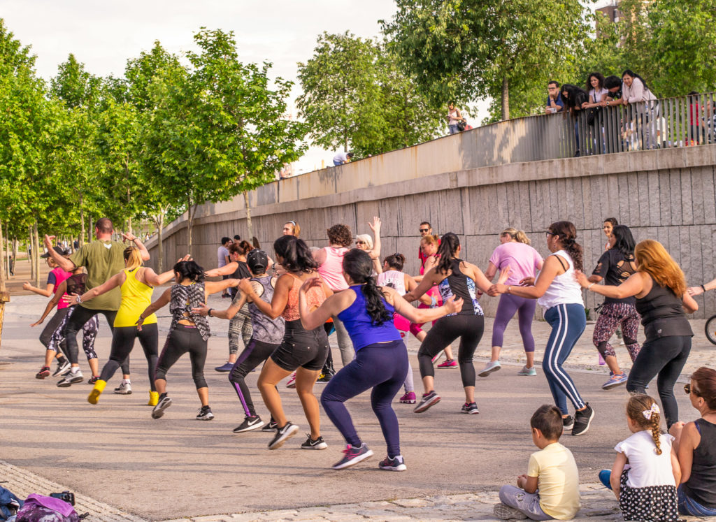 Real Academia Española - #NuevasPalabrasDLE  zumba² ¿Practican zumba? Si  no lo hacen y no saben lo que es, ya pueden encontrar la definición en el  diccionario: «zumba²» se define como 'técnica